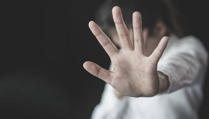 Обвиняемият е установил контакт с момичето чрез сайт за запознанства Обвиняемият е установил контакт с момичето чрез сайт за запознанства