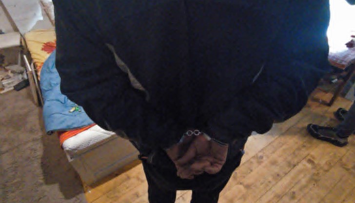 Полицията иззе амфетамини и марихуана