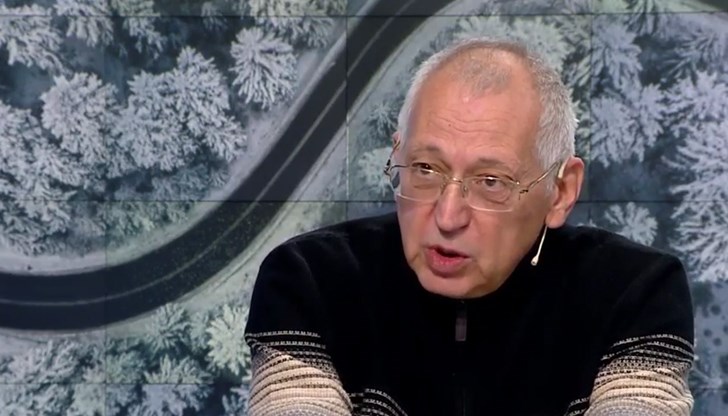 Синоптикът Петър Янков прогнозира снежната покривка в понеделник да надхвърли 20 сантиметра Синоптикът Петър Янков прогнозира снежната покривка в понеделник да надхвърли 20 сантиметра