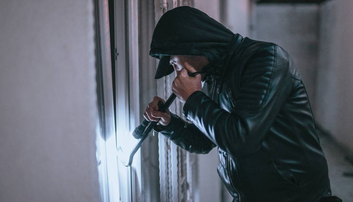 Нанесените щети възлизат на около 2500 лева Нанесените щети възлизат на около 2500 лева