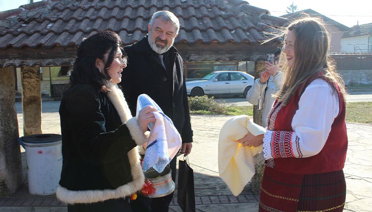 Областният управител Драгомир Драганов уважи Бабинден в русенското село