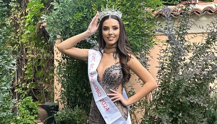 19-годишната красавица е студентка по специалността софтуерно инженерство 19-годишната красавица е студентка по специалността софтуерно инженерство