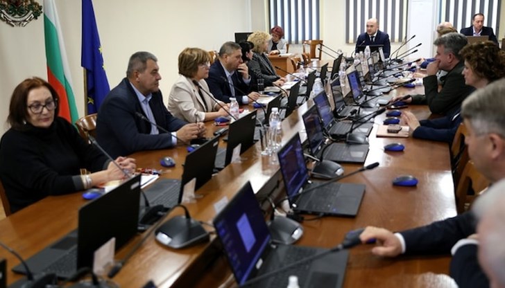 Решението е прието единодушно на извънредно заседание, свикано от министъра на правосъдието Георги Георгиев