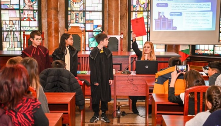 Председателят на Окръжен съд - Русе запозна учениците с професията на магистрат