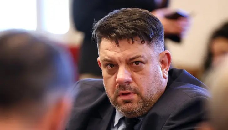 Председателят на БСП се надява другата седмица да има редовно правителство Председателят на БСП се надява другата седмица да има редовно правителство