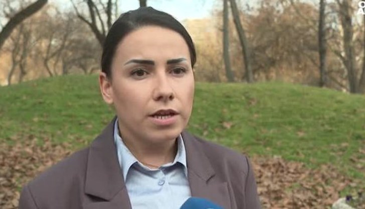 Потърпевшата твърди, че е била бита заради въпрос за двоен стандарт