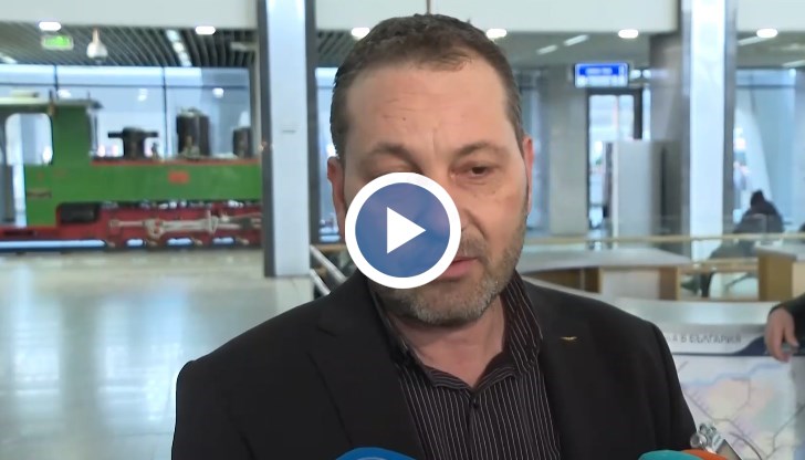 Влаковете се движиха със закъснение, а пътниците бяха извозвани с автобуси