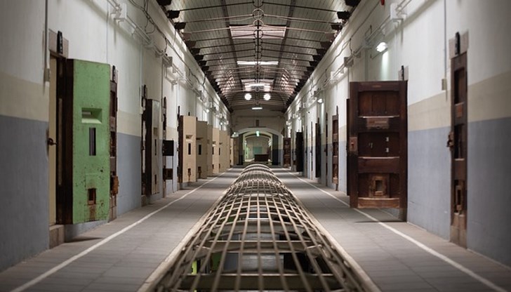 Престъпни банди препълниха затворите в Швеция