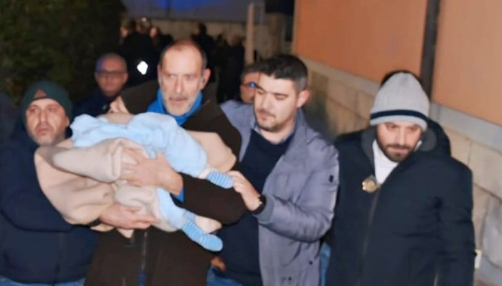 Похитителката е симулирала бременност пред приятели и съседи в продължение на 9 месеца Похитителката е симулирала бременност пред приятели и съседи в продължение на 9 месеца