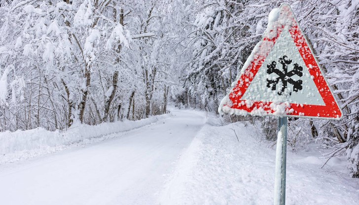 Снегопочистващата техника работи усилено в региона Снегопочистващата техника работи усилено в региона