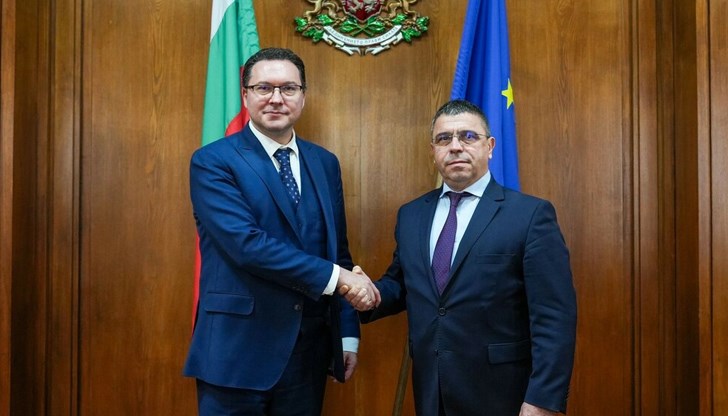 Новият вътрешен министър наследи влезли в сила промени в МВР, с които заплатите се обвързват със средната за страната