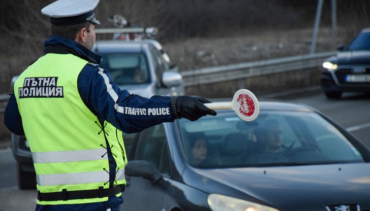 Трафикът е затруднен заради катастрофирал камион с русенска регистрация Трафикът е затруднен заради катастрофирал камион с русенска регистрация