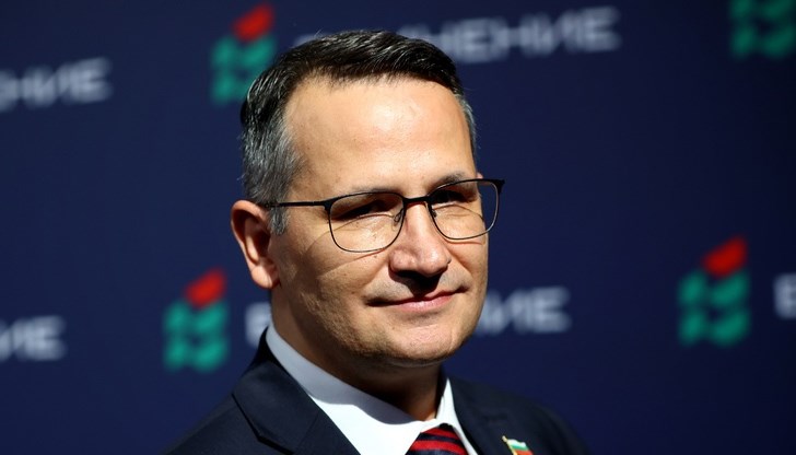 Председателят на "Единение" атакува поведението на Кирил Петков