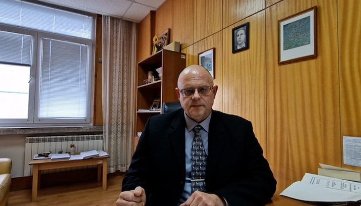 Според заместник окръжният прокурор Атанас Илиев това е престъпление, което се наказва с лишаване от свобода до 3 години или пробация