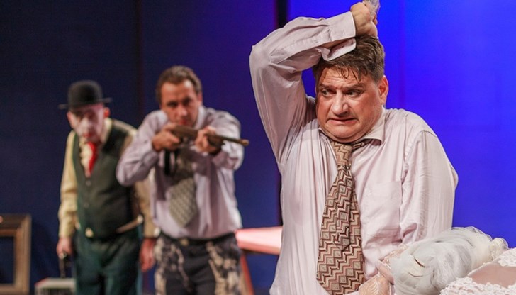 "Балкански синдром" и "Куцльото от забутания остров" са предстоящите спектакли