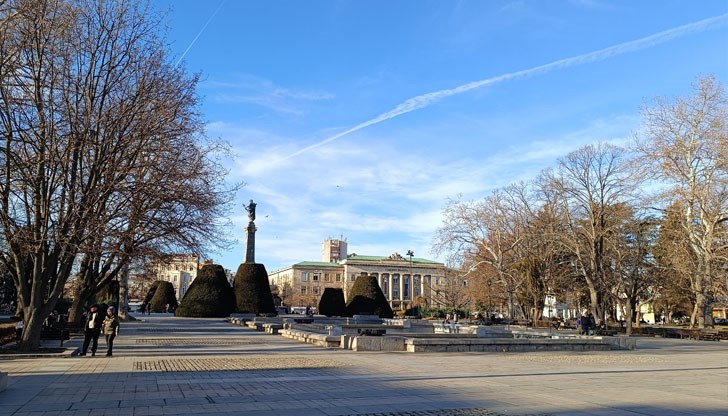 Необичайно топло за сезона време отчитат метеоролозите Необичайно топло за сезона време отчитат метеоролозите