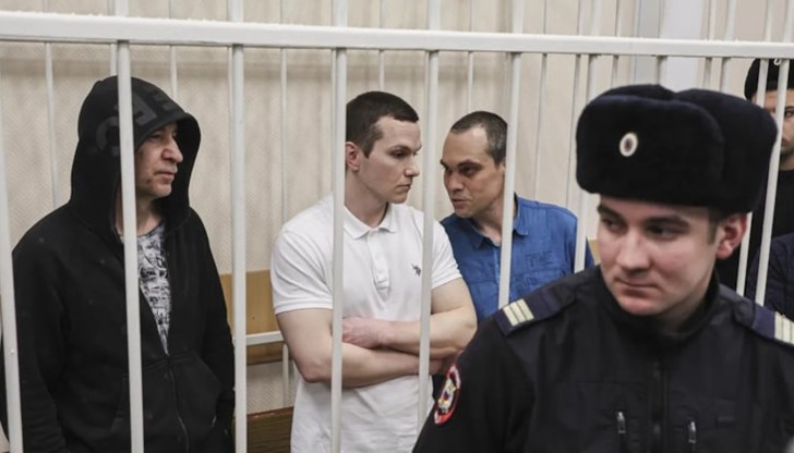 Защитниците получиха присъди между 3.5 и 5.5 години затвор за "екстремизъм" Защитниците получиха присъди между 3.5 и 5.5 години затвор за "екстремизъм"