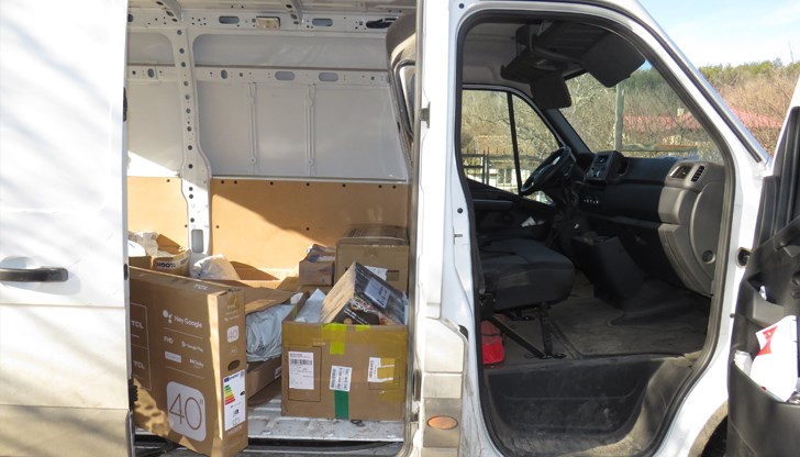 Обвиняемите са разпитани, а всички откраднати вещи са върнати Обвиняемите са разпитани, а всички откраднати вещи са върнати