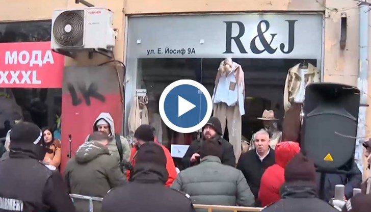 Протестиращите са се събрали пред Висшия съдебен съвет