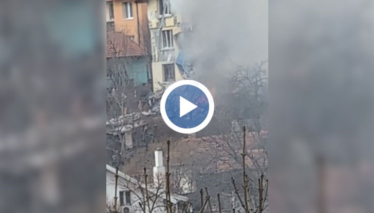 Две жилищни сгради са с тежки поражения след експлозия на газопровод