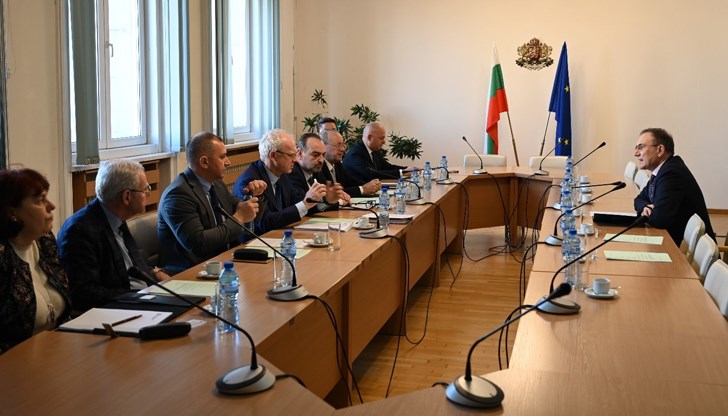 Достойното заплащане е приоритет, коментира министърът на труда и социалната политика Достойното заплащане е приоритет, коментира министърът на труда и социалната политика