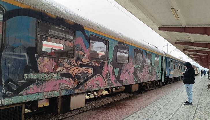 Композицията пристигна в столицата със закъснение от час и половина Композицията пристигна в столицата със закъснение от час и половина