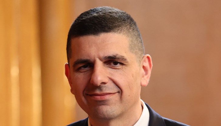 Служебният министър на транспорта не отговаря на депутатски въпрос за отложените плащания повече от месец Служебният министър на транспорта не отговаря на депутатски въпрос за отложените плащания повече от месец