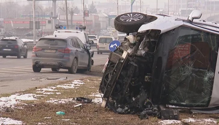 Шофьор загина при сблъсък на "Цариградско шосе" Шофьор загина при сблъсък на "Цариградско шосе"