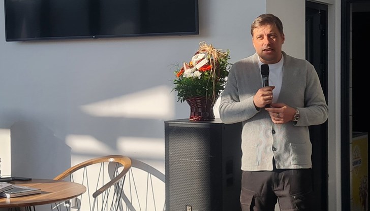 Популярният актьор сподели лични истории за пътя към мечтите си пред жителите на града