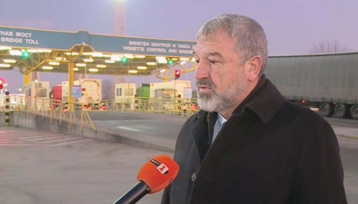 В момента камионите преминават свободно през граничния пункт В момента камионите преминават свободно през граничния пункт