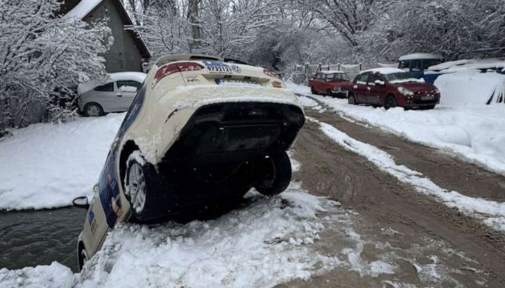 Снежното време затруднява движението в столицата Снежното време затруднява движението в столицата