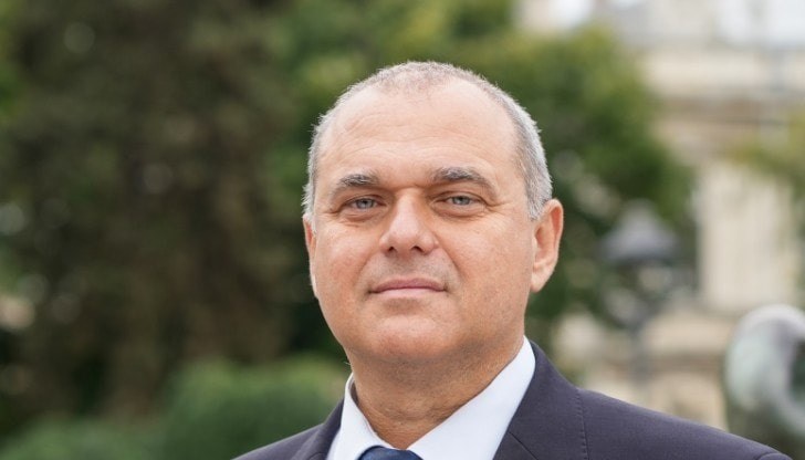 Понеже имат навика да кръщават новите правителства с имена, бих предложил за това "Правителство на сетното издихание" Понеже имат навика да кръщават новите правителства с имена, бих предложил за това "Правителство на сетното издихание"