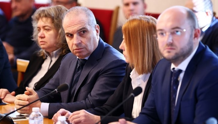 900 милиона лева от винетки не стигат до пътната инфраструктура, подчерта министърът на транспорта