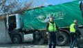Боклукчийски камион помете бетонена стена в Пловдив