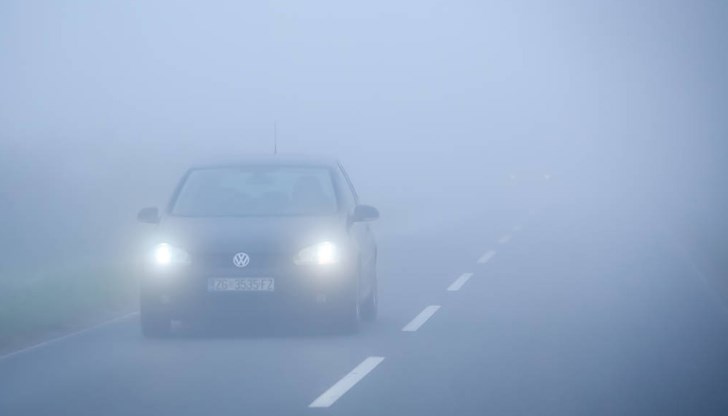 От АПИ информират, че пътните настилки са предимно мокри, с възможност за заледяване