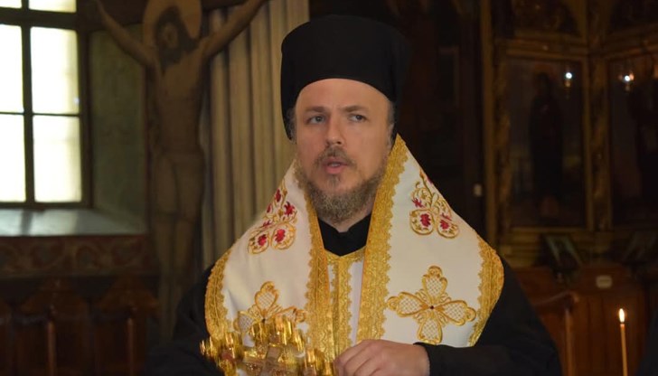 Викарият на Русенския митрополит Наум се надпреварва за поста с още шестима епископи