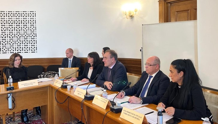 5600 възрастни ще получат достъп до по-качествена грижа в обновена среда, уверява министърът на труда и социалната политика