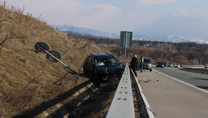 Има пострадали пътници в микробус за София
