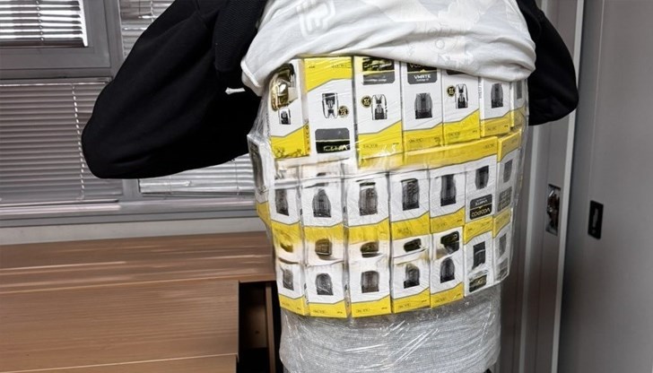 Шестима българи опитаха да изнесат нелегално над 1700 опаковки през ГКПП Лесово