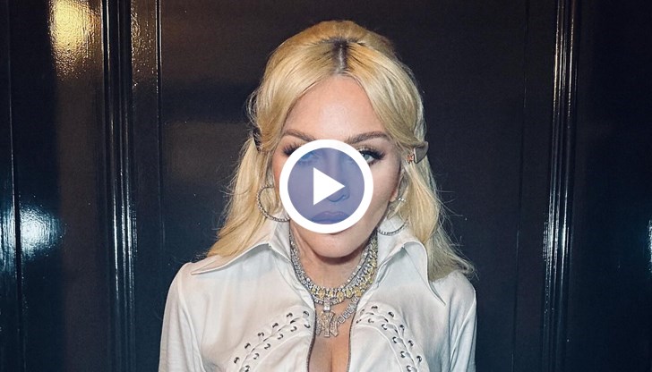 Това, което медиите не ви казват, е, че в момента в Сърбия се провежда един от най-големите студентски протести от 1968 г. насам, пише певицата