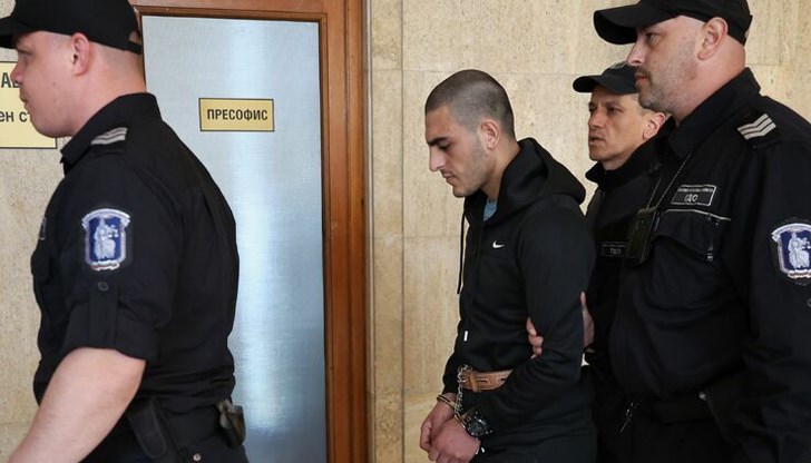 Прокуратурата искаше доживотна присъда, но съдът постанови по-леко наказание Прокуратурата искаше доживотна присъда, но съдът постанови по-леко наказание