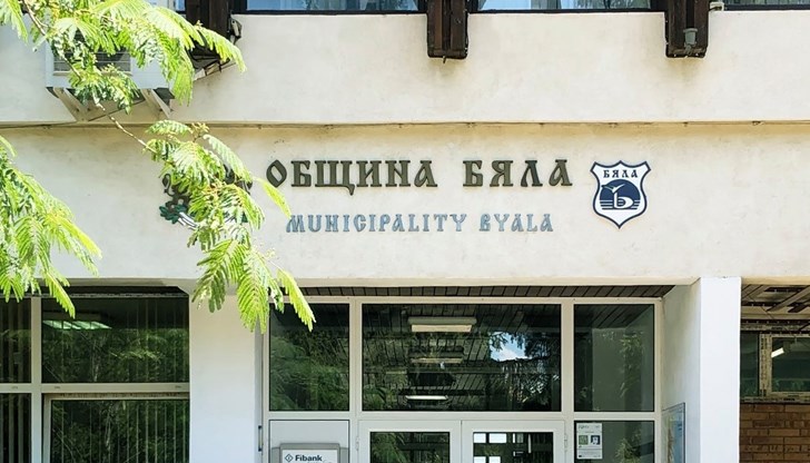 Парализиран транспорт и села без ток в Североизтока