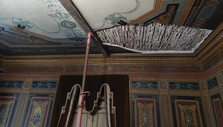 Три години след инцидент с падащ таван реставрацията не стартира