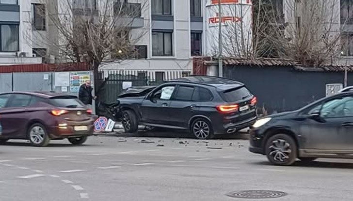Инцидентът е станал на метри от оживена пешеходна пътека на булевард "Черни връх"