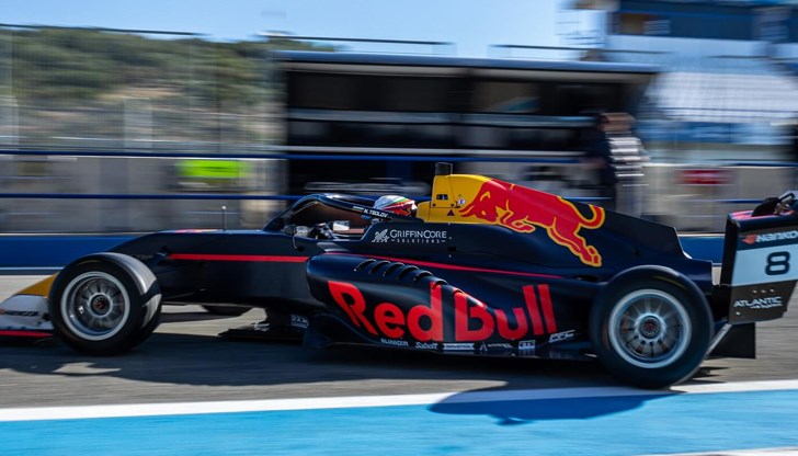 Българският пилот от академията на Ред Бул показа завидна форма на пистата "Херес" Българският пилот от академията на Ред Бул показа завидна форма на пистата "Херес"