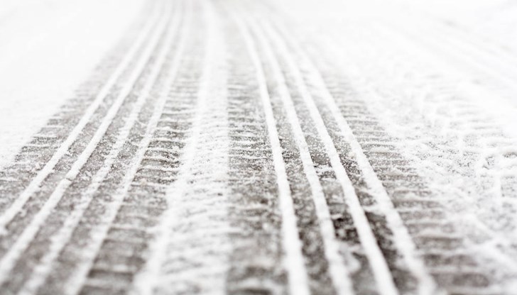 Заледяване затруднява движението по околовръстния път на Силистра Заледяване затруднява движението по околовръстния път на Силистра