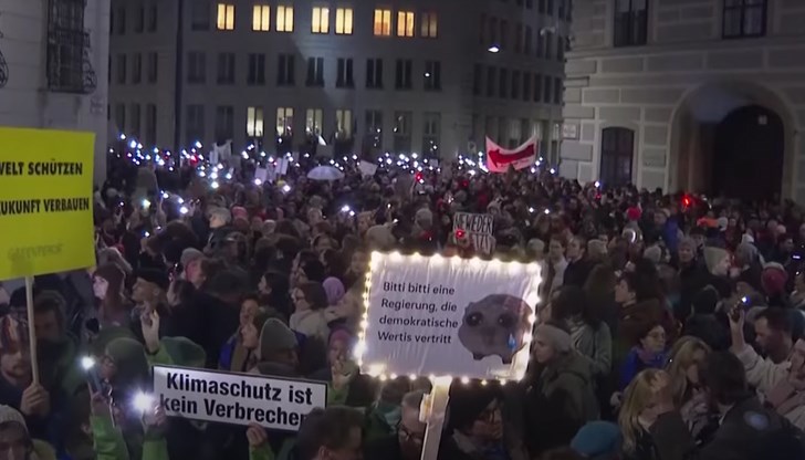 Протестът възражда традицията на "демонстрациите в четвъртък" от 2000 година Протестът възражда традицията на "демонстрациите в четвъртък" от 2000 година