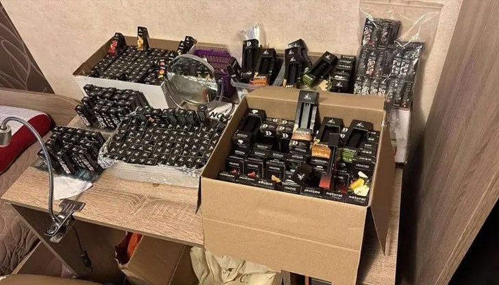Задържаният е произвеждал електронни цигари със синтетичен канабиноид