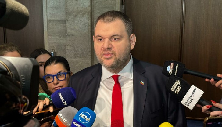 Пеевски атакува фондация "Америка за България"