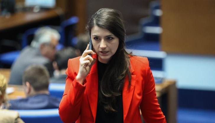 Лена Борисславова се яви в СДВР след отказ от имунитет Лена Борисславова се яви в СДВР след отказ от имунитет